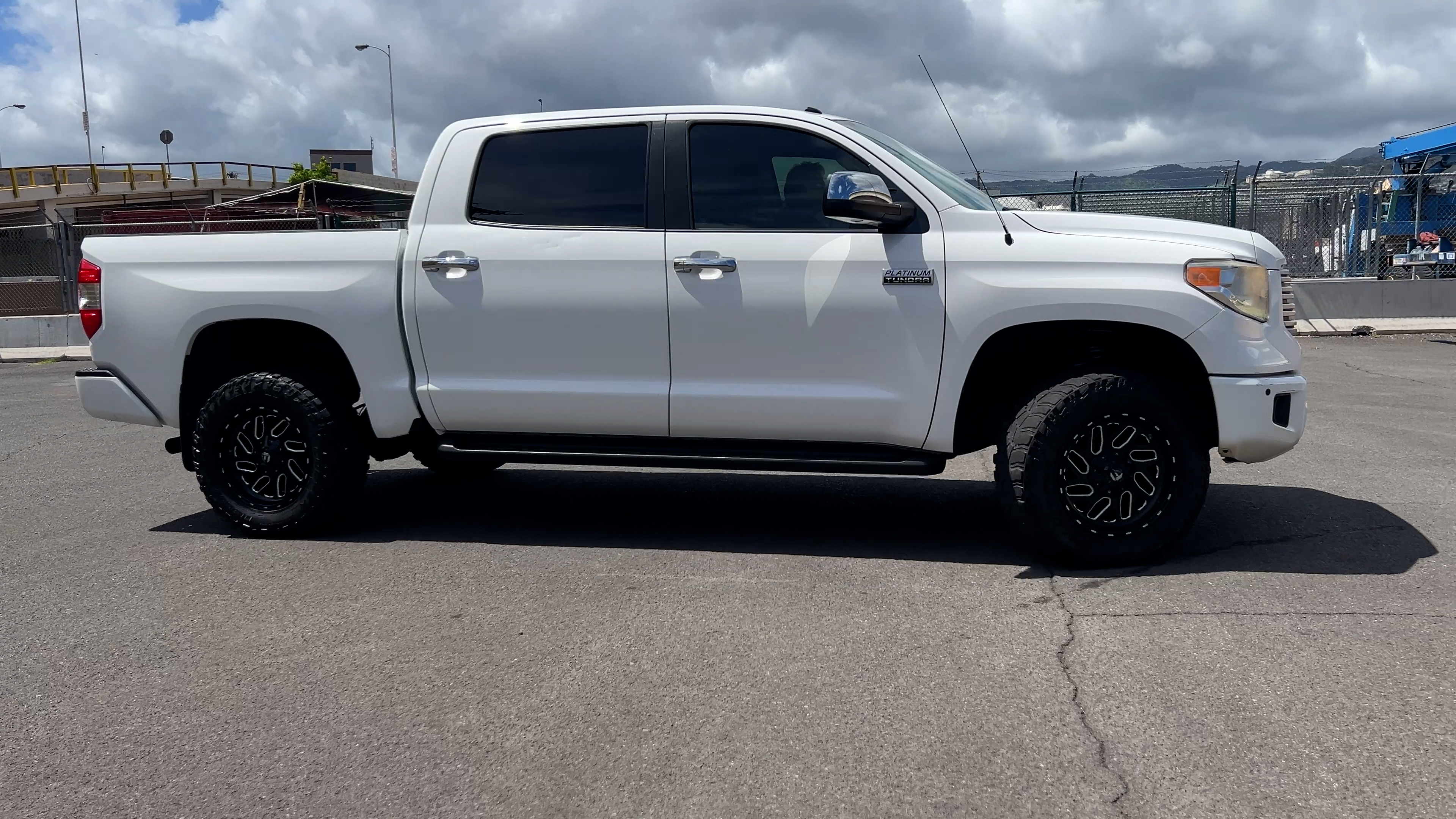 2017 Toyota Tundra Platinum Crew Cab Pickup w/ 4x4 - related image 2017 Toyota Tundra Platinum Crew Cab Pickup w/ 4x4 - related image